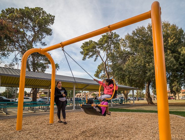 Friendship™ Swing with 5' Arch Swing Frame