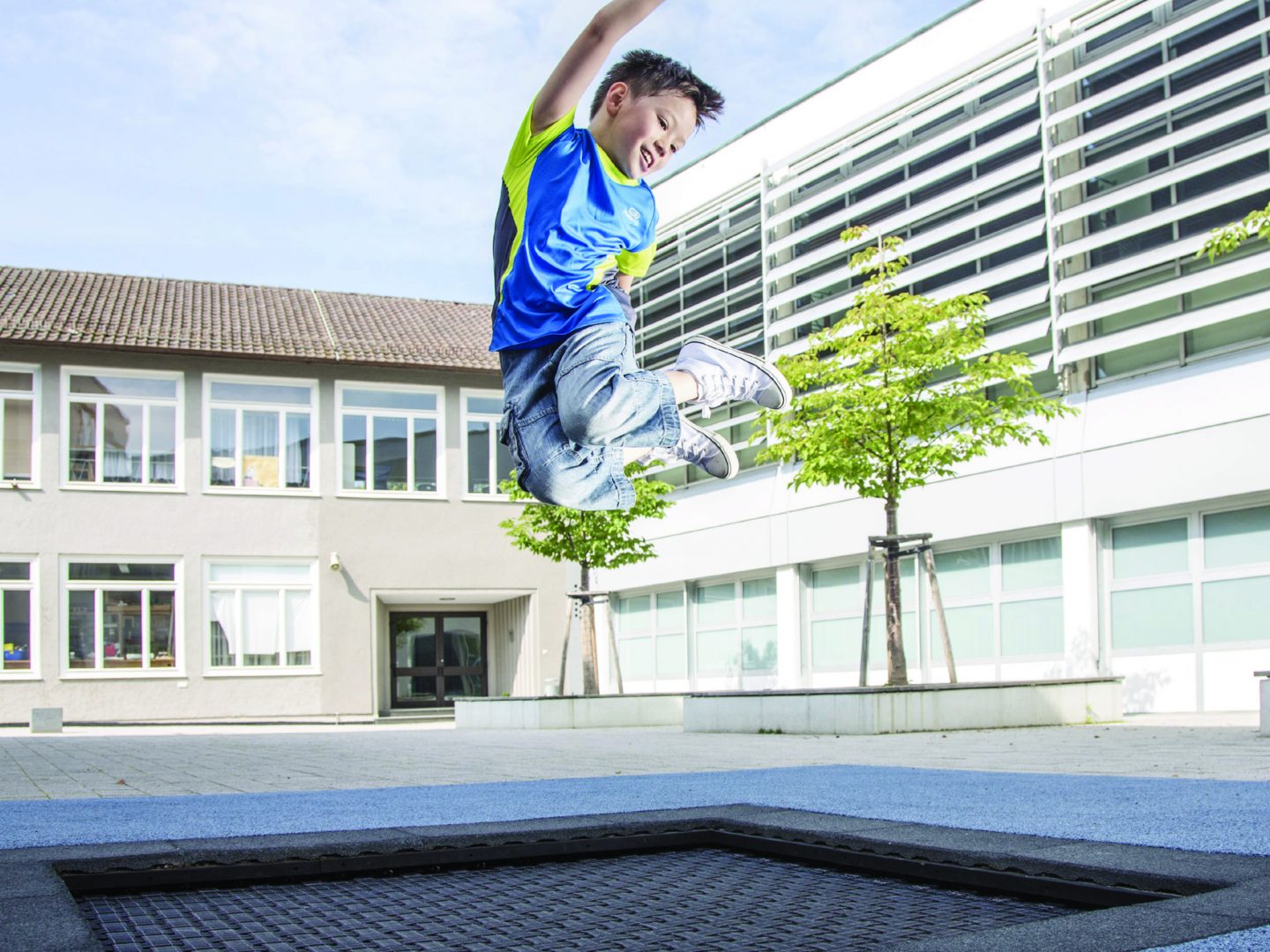 Sàn nhún lò xo Trampoline trò chơi mới lạ hấp dẫn
